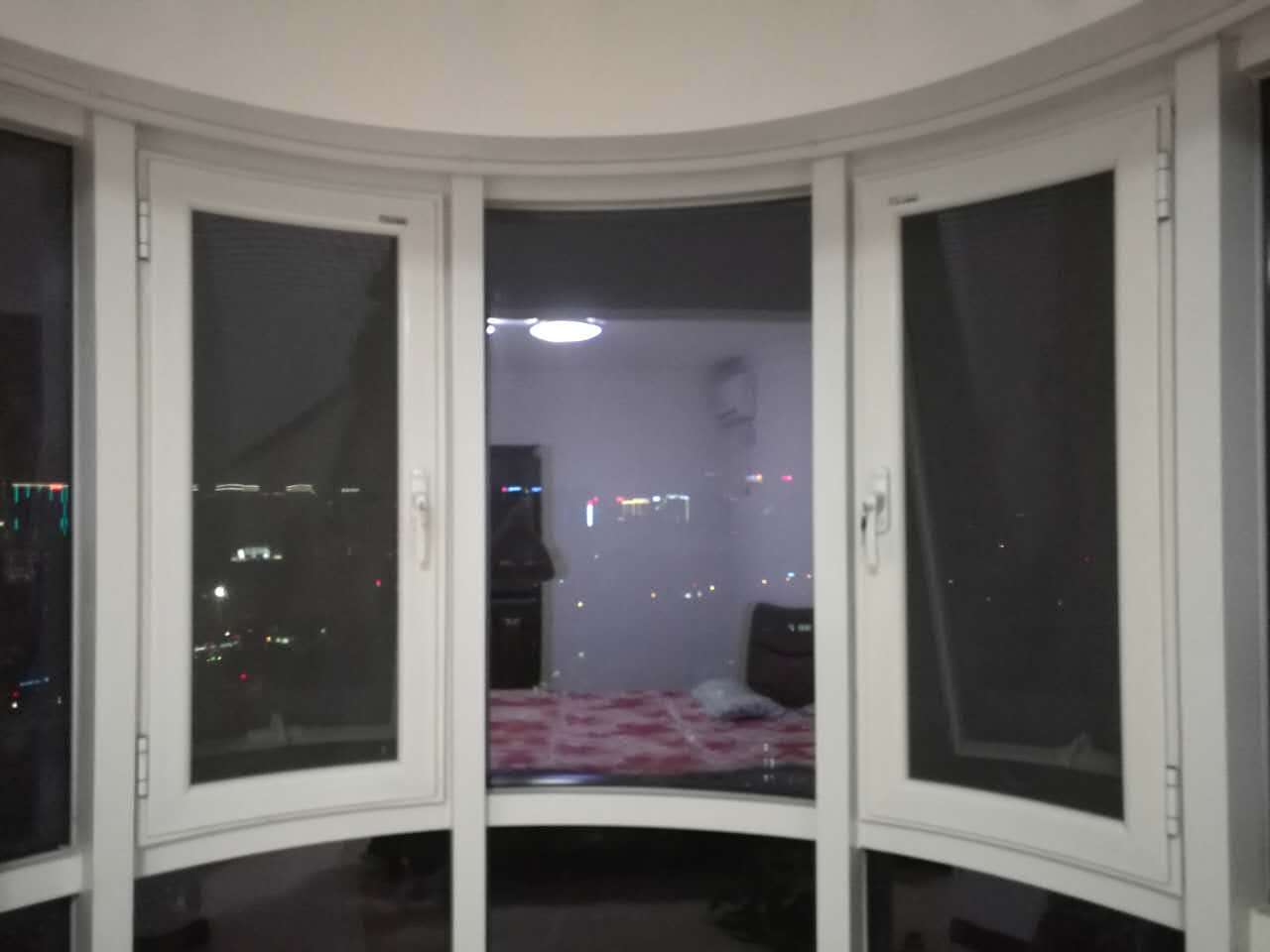 西安金剛網(wǎng)紗窗_銅川斷橋窗價(jià)格_寶雞鋁門窗批發(fā)