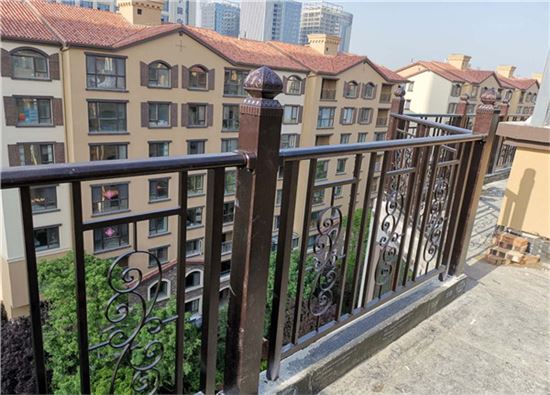 西安鋁合護欄桿_西安金剛網紗窗定制_陜西斷橋陽光房廠家